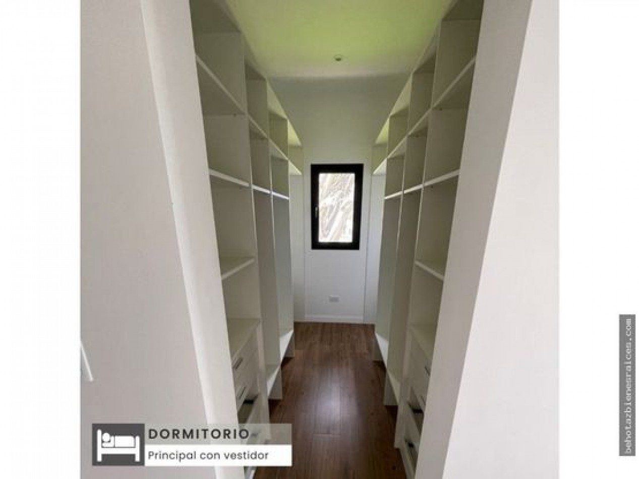 ()CASA EN BARRANCAS DE SAN BENITO, BARRIO PRIVADO. CASA EN VENTA. 3 AMBIENTES. CHAPADMALAL