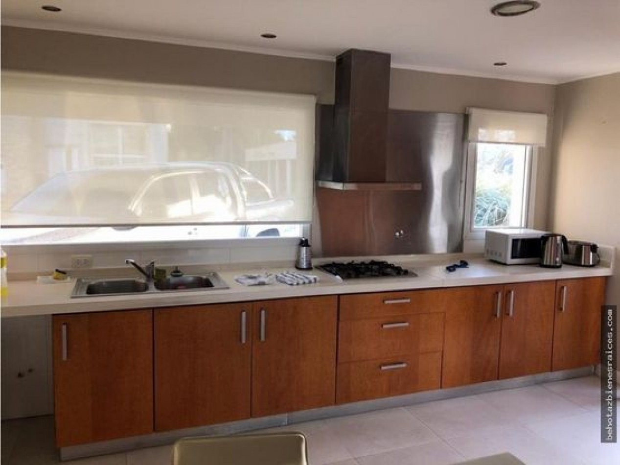 ()CASA 4 AMBIENTES CON PISCINA EN RUMENCO.MAR DEL PLATA.O