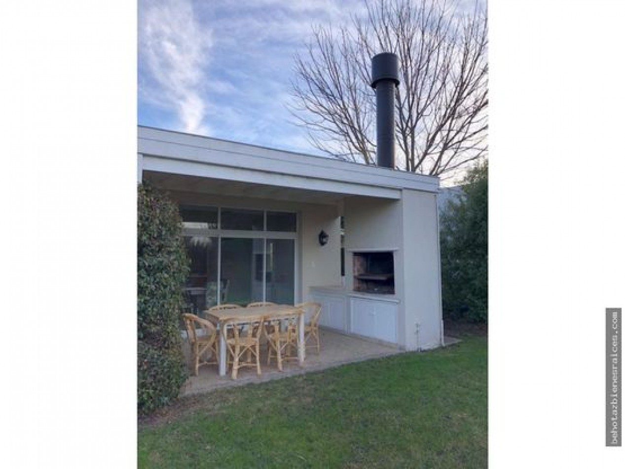 ()CASA 4 AMBIENTES CON PISCINA EN RUMENCO.MAR DEL PLATA.O