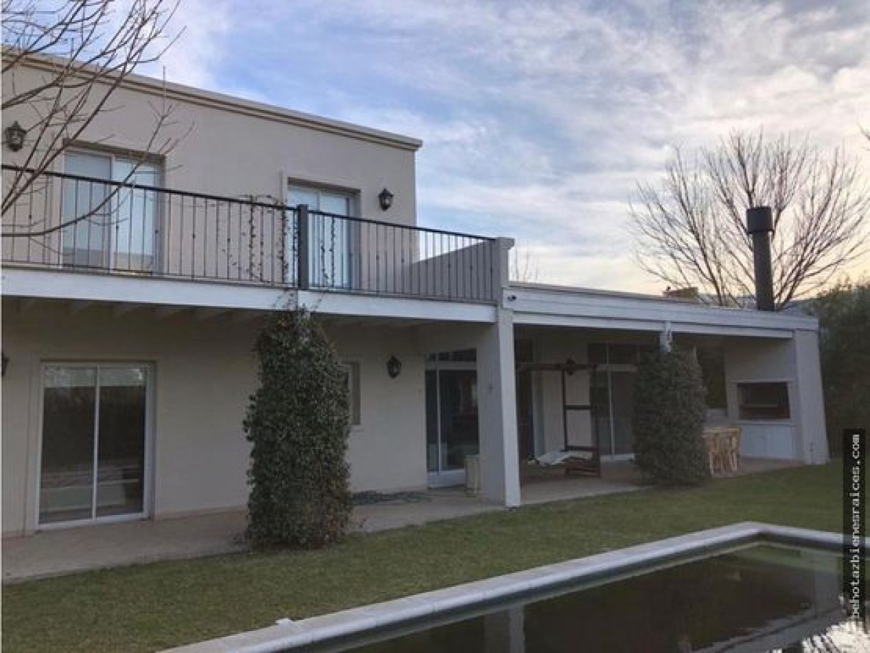()CASA 4 AMBIENTES CON PISCINA EN RUMENCO.MAR DEL PLATA.O