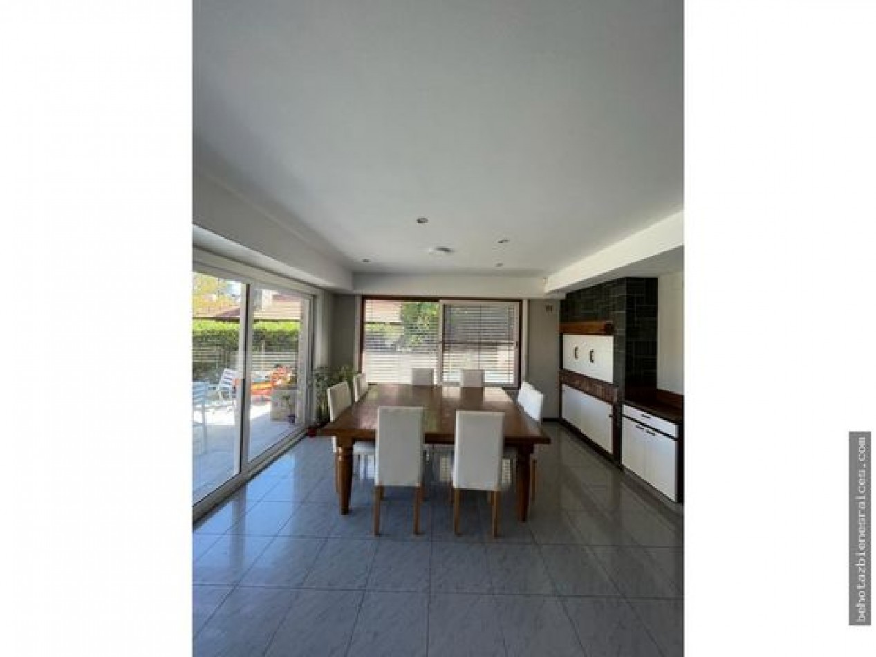 ()CASA 5 AMBIENTES CON PISCINA A METROS DEL MAR. MAR DEL PLATA