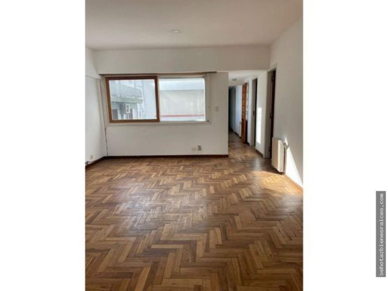 ()PISO 4 AMB C/COCHERA EN PLAZA MITRE. MAR DEL PLATA.