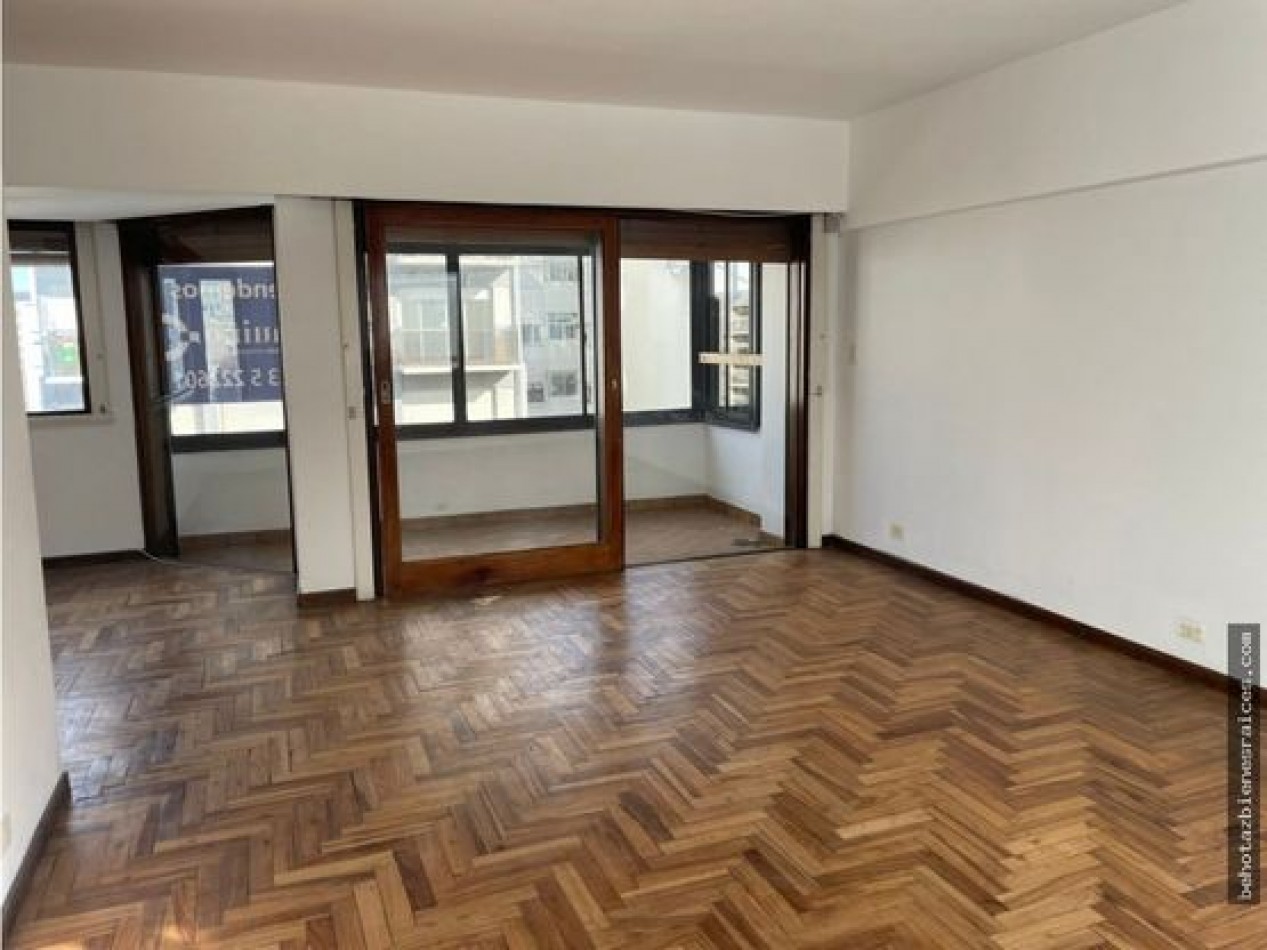 ()PISO 4 AMB C/COCHERA EN PLAZA MITRE. MAR DEL PLATA.