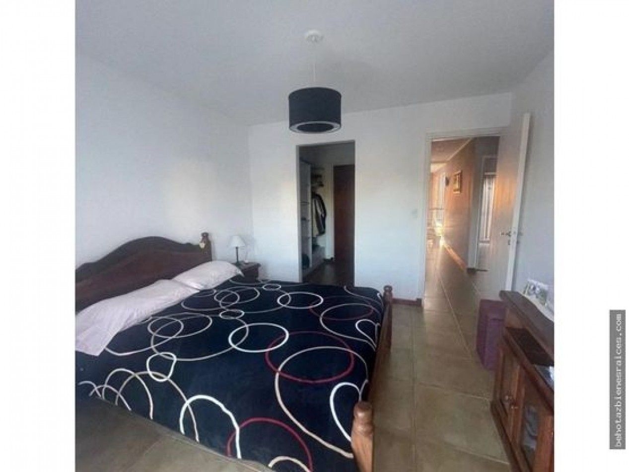 ()DUPLEX DE 4 AMB C/COCHERA Y PARQUE.