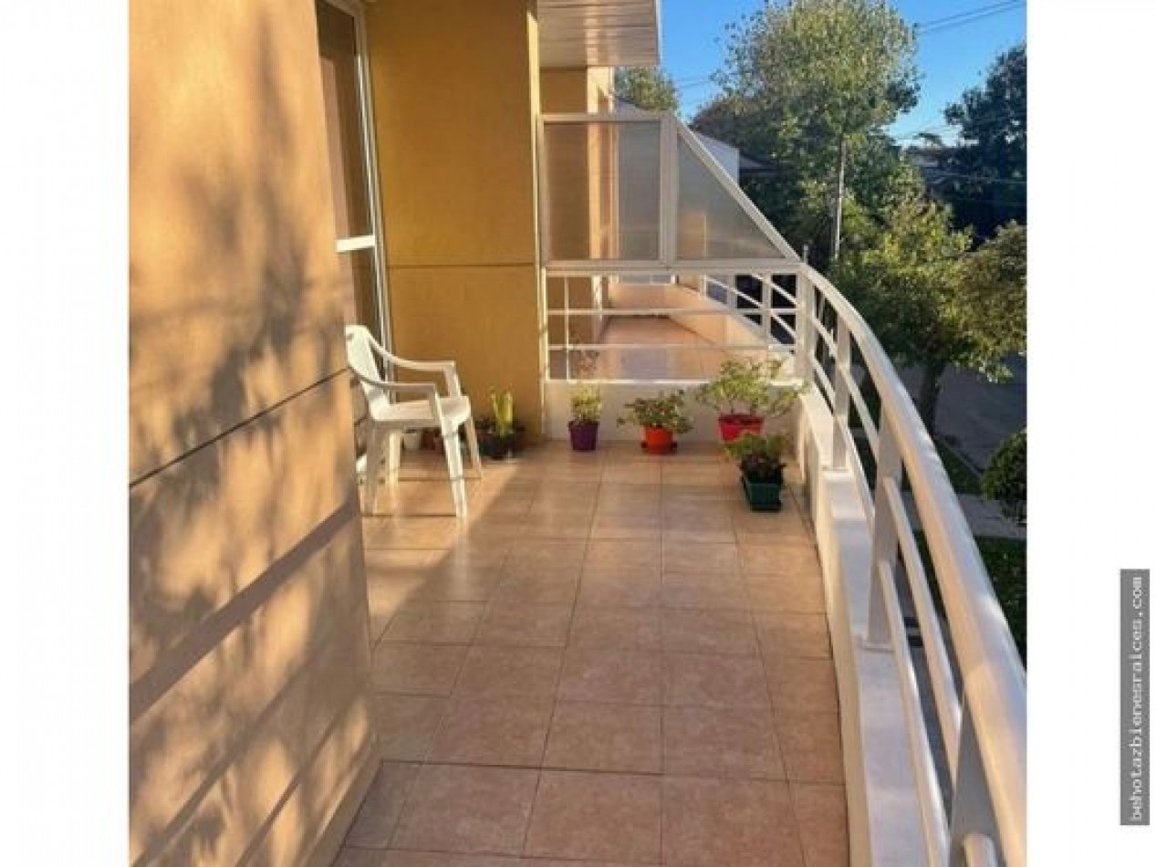 ()DUPLEX DE 4 AMB C/COCHERA Y PARQUE.