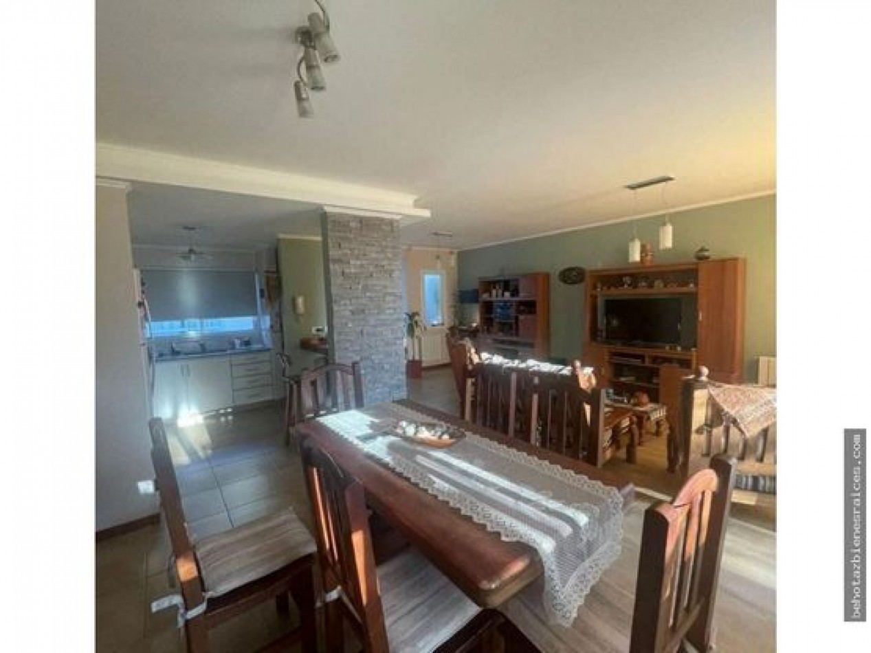 ()DUPLEX DE 4 AMB C/COCHERA Y PARQUE.