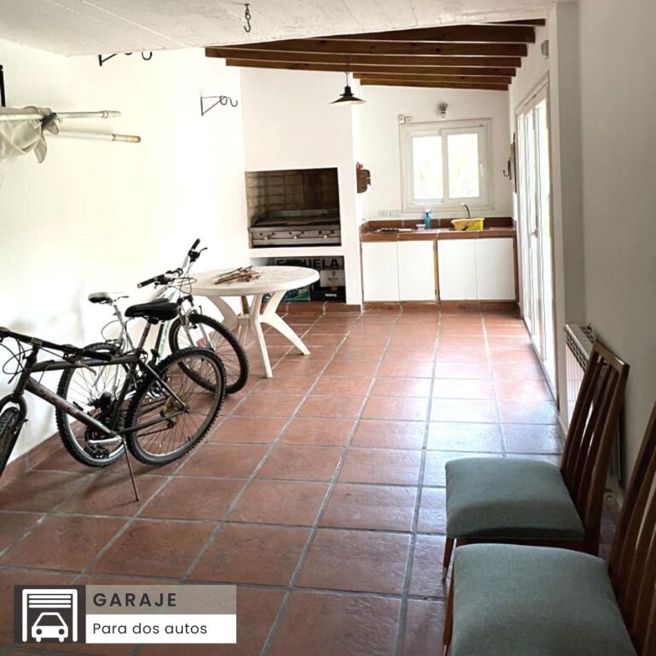 ()Moderna casa cuatro ambientes en alquiler temporario. zona Los Troncos. Mar del Plata
