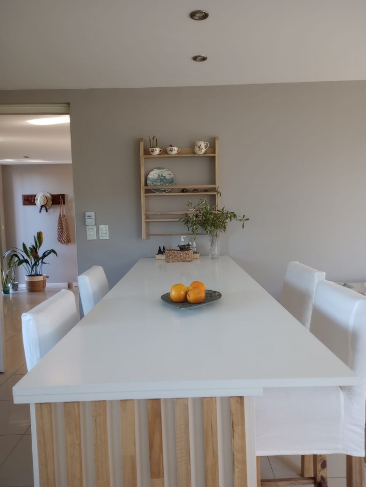 ()MODERNA CASA SEIS AMBIENTES CON IMPORTANTE LOTE. RUMENCO. MAR DEL PLATA
