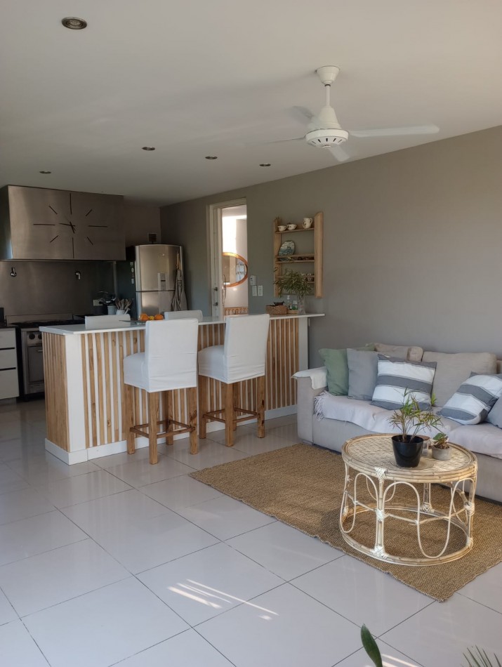 ()MODERNA CASA SEIS AMBIENTES CON IMPORTANTE LOTE. RUMENCO. MAR DEL PLATA
