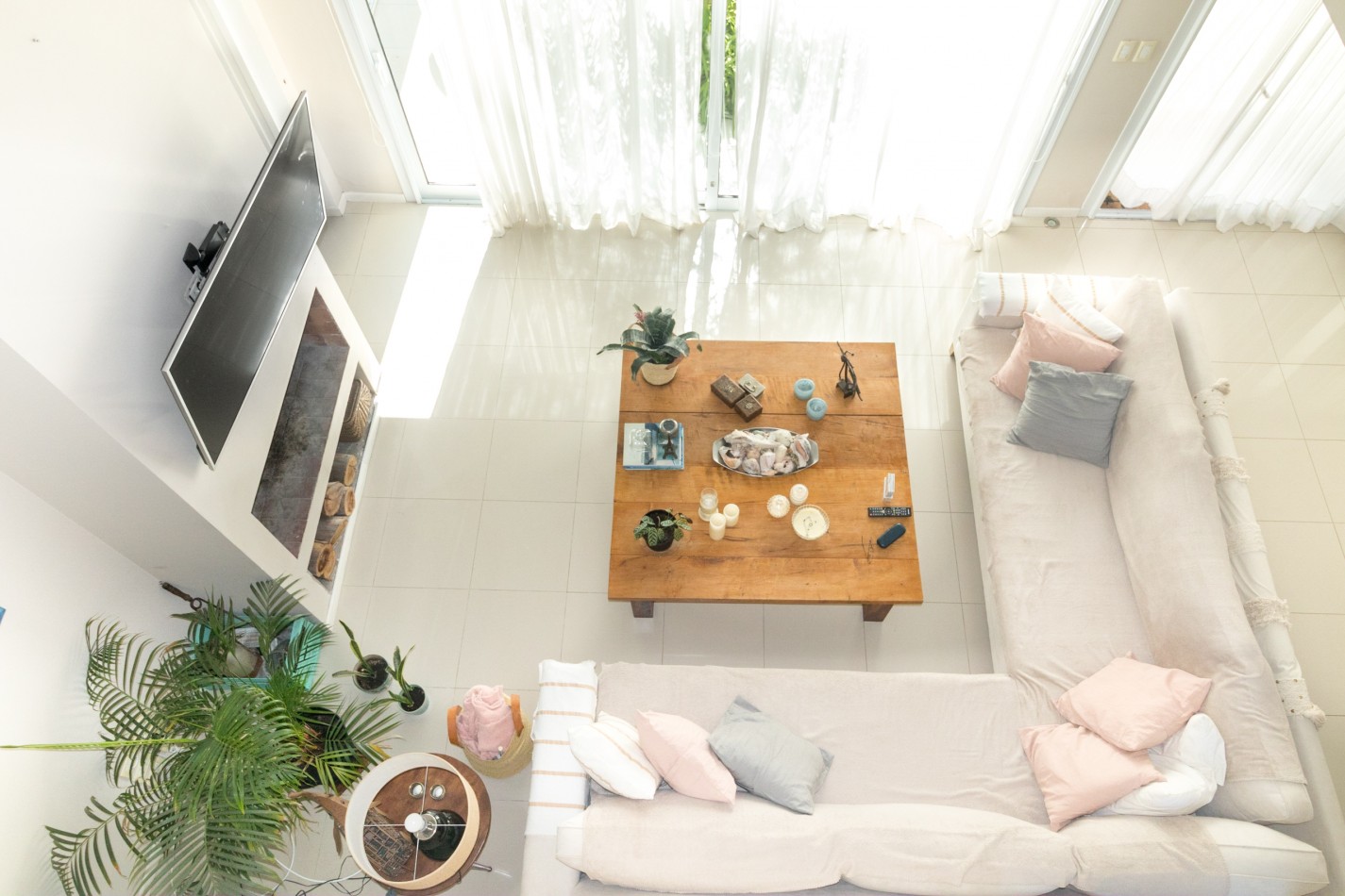 ()MODERNA CASA SEIS AMBIENTES CON IMPORTANTE LOTE. RUMENCO. MAR DEL PLATA