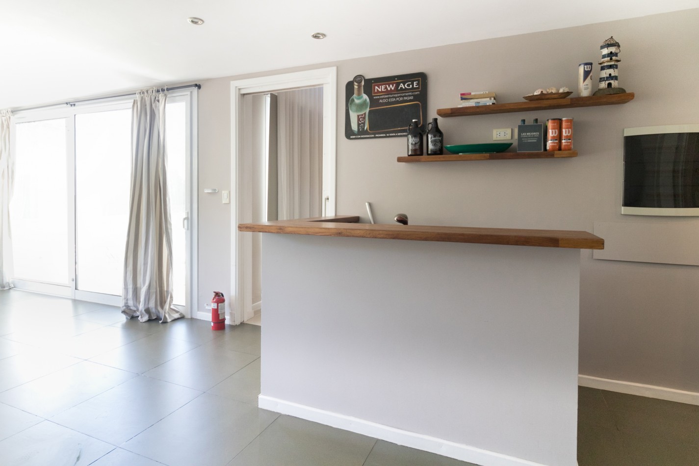 ()MODERNA CASA SEIS AMBIENTES CON IMPORTANTE LOTE. RUMENCO. MAR DEL PLATA