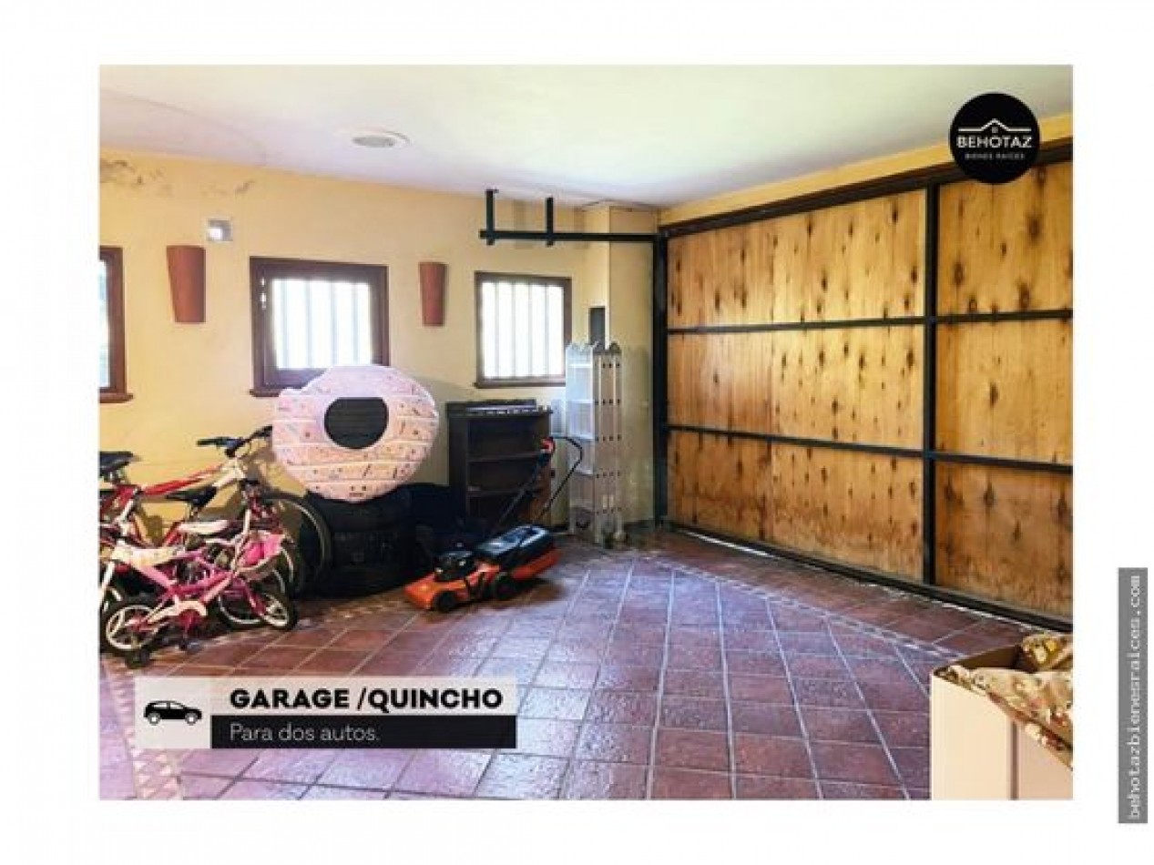 ()CASA CINCO AMBIENTES CON PARQUE EN BOSQUE PERALTARAMOS. MAR DEL PLATA