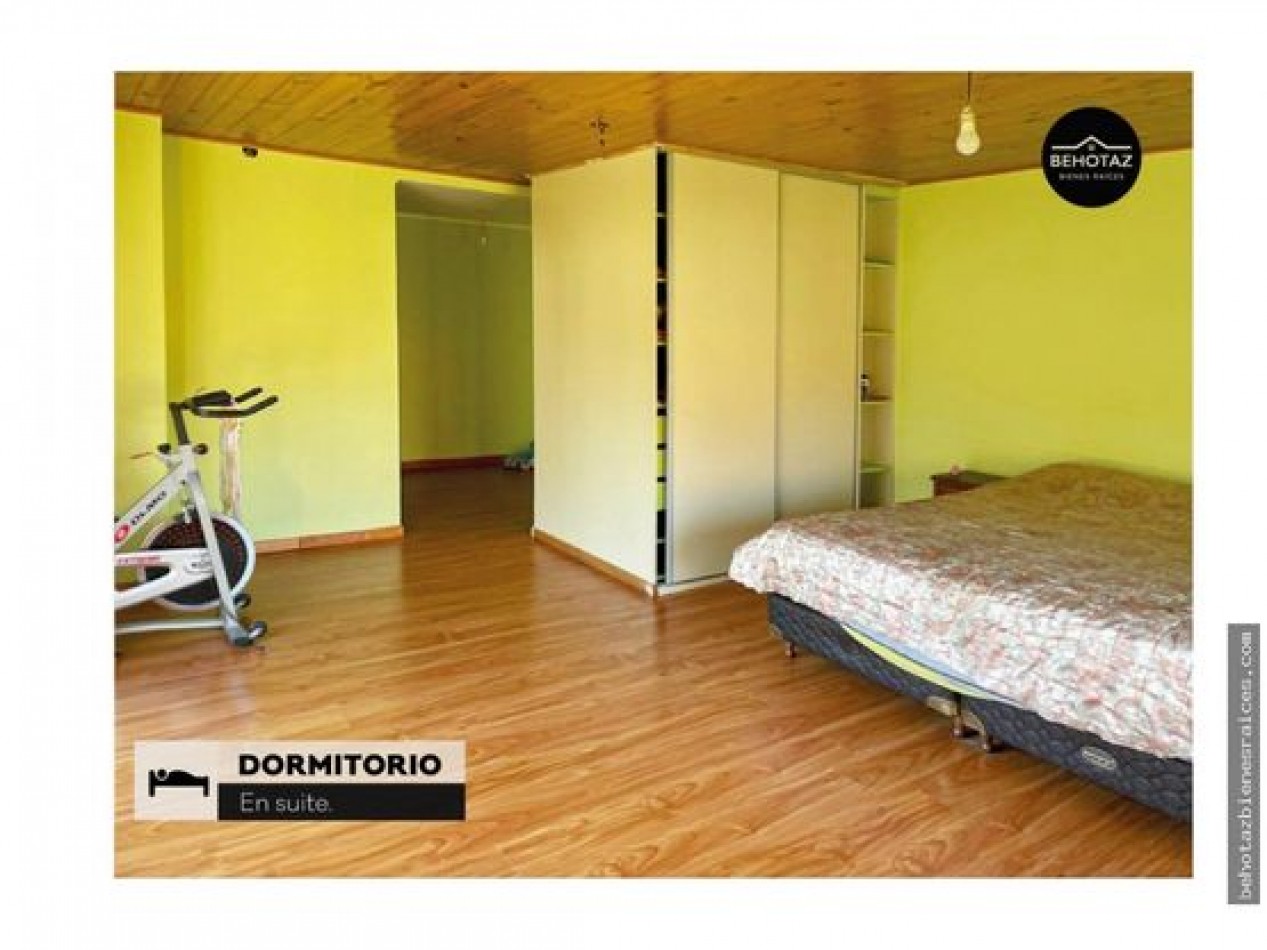 ()CASA CINCO AMBIENTES CON PARQUE EN BOSQUE PERALTARAMOS. MAR DEL PLATA