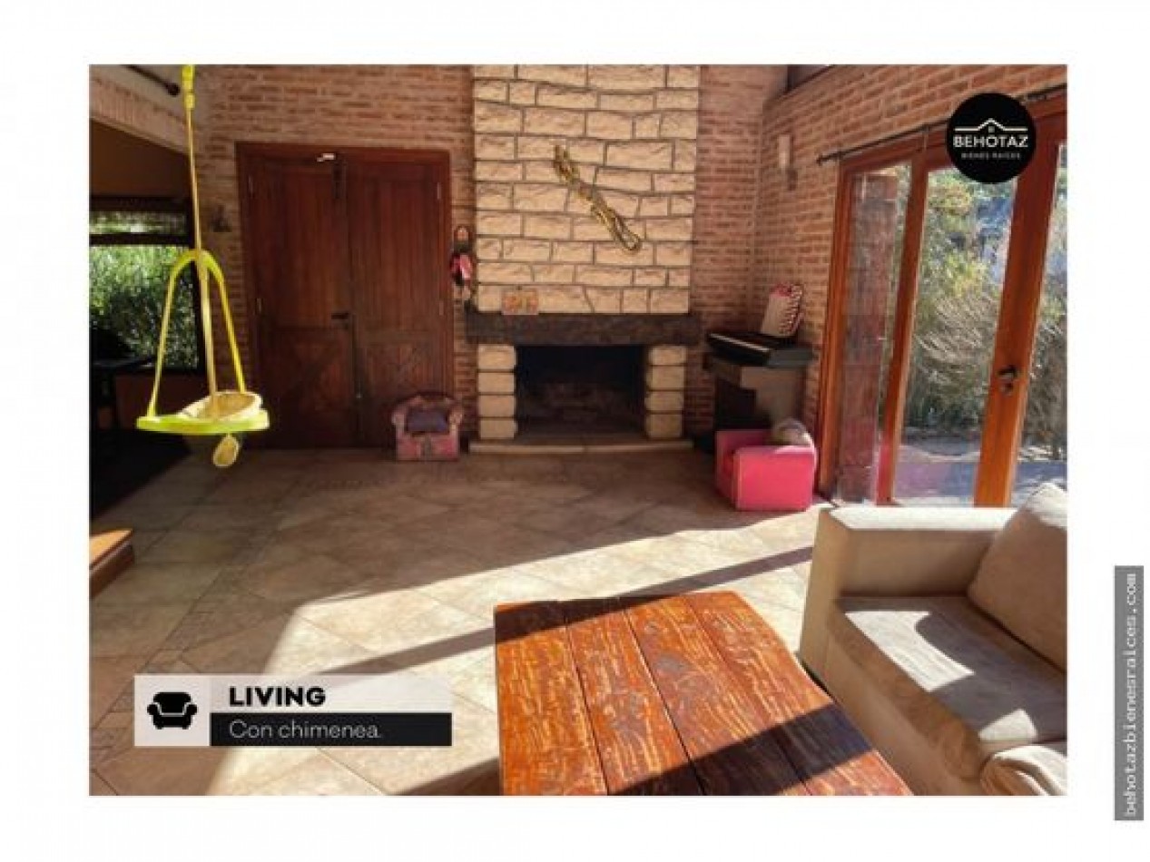 ()CASA CINCO AMBIENTES CON PARQUE EN BOSQUE PERALTARAMOS. MAR DEL PLATA