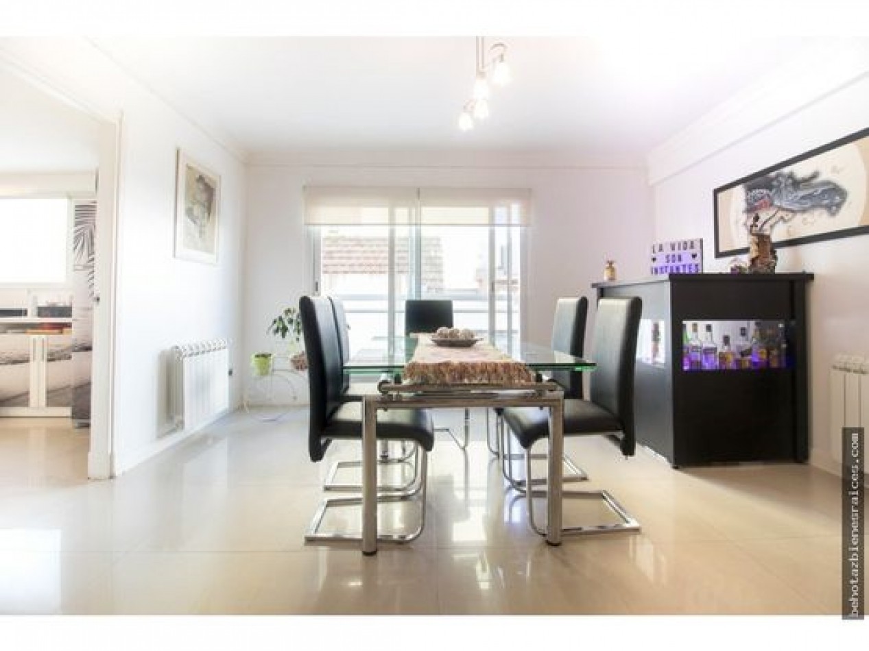 ()DEPARTAMENTO DE TRES AMBIENTES CON COCHERA DOBLE. ZONA ALDREY. MAR DEL PLATA.
