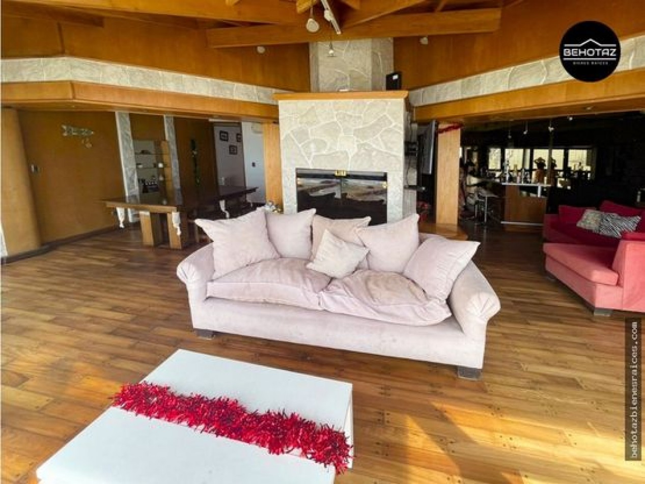 ()DEPARTAMENTO EN DUPLEX CON VISTA UNICA AL MAR. MAR DEL PLATA