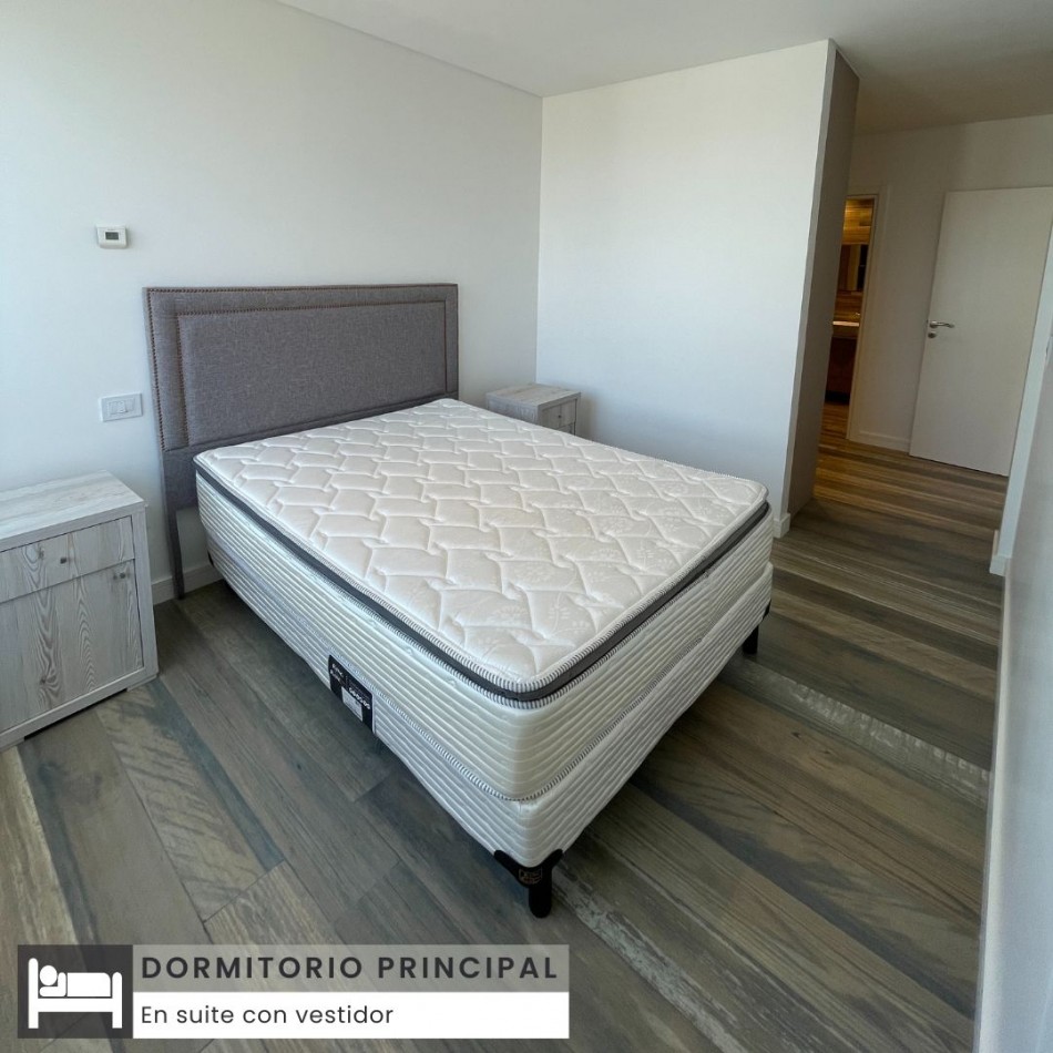 SEMIPISO DE TRES AMBIENTES CON AMPLIO BALCON A LA CALLE Y VISTA LATERAL AL MAR. MAR DEL PLATA
