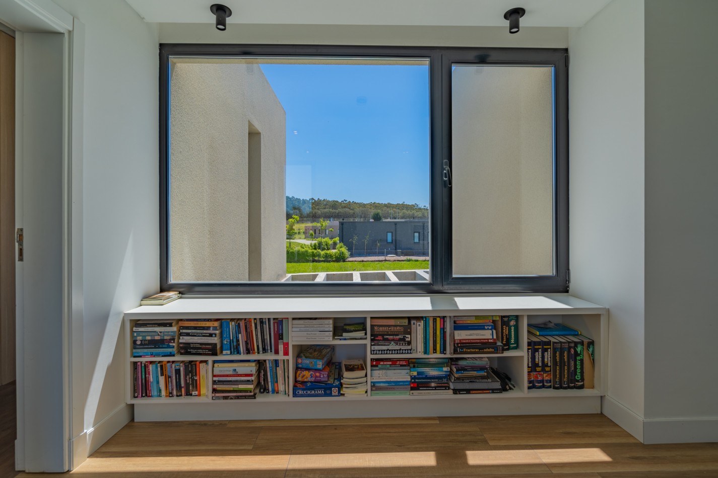 ()MODERNA CASA DE DISENO CON PISCINA EN BARRIO PRIVADO RUMENCO JOVEN. MAR DEL PLATA
