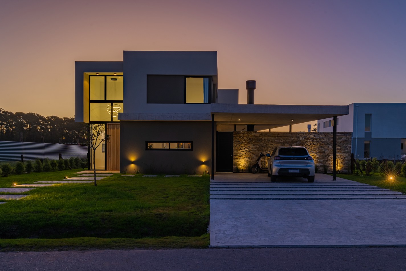 ()MODERNA CASA DE DISENO CON PISCINA EN BARRIO PRIVADO RUMENCO JOVEN. MAR DEL PLATA