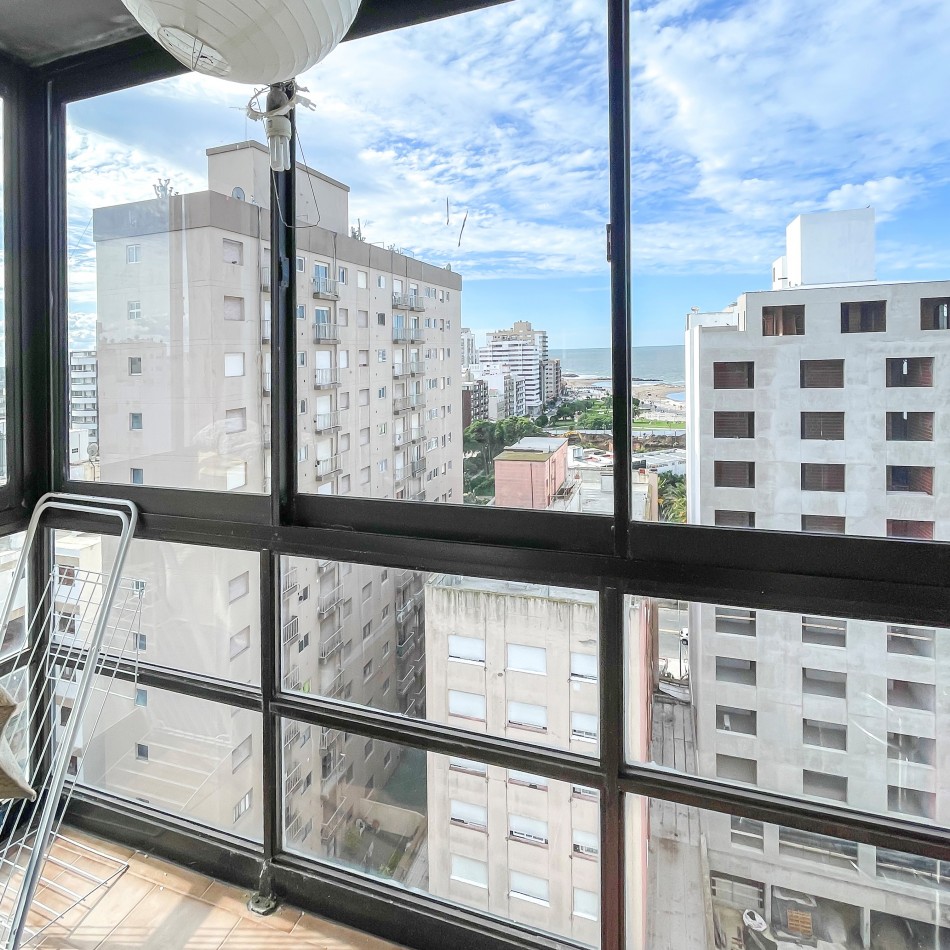DEPARTAMENTO DE CUATRO AMBIENTES CON TERRAZA PROPIA A METROS DEL MAR. MAR DEL PLATA