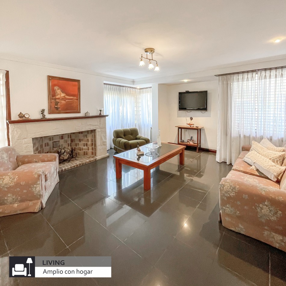 CHALET CINCO AMBIENTES CON PARQUE. SU ESTADO ES INMEJORABLE. MAR DEL PLATA