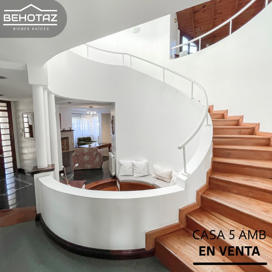 CHALET CINCO AMBIENTES CON PARQUE. SU ESTADO ES INMEJORABLE. MAR DEL PLATA