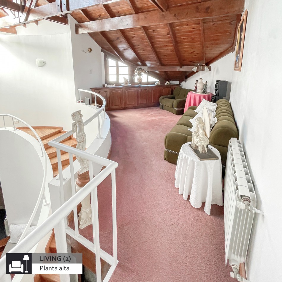 CHALET CINCO AMBIENTES CON PARQUE. SU ESTADO ES INMEJORABLE. MAR DEL PLATA