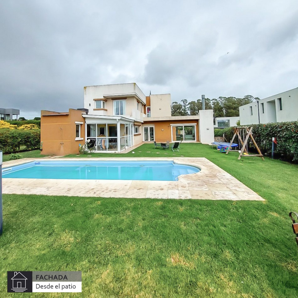 Moderna casa 5 ambientes en barrio privado Arenas del Sur. Mar del Plata