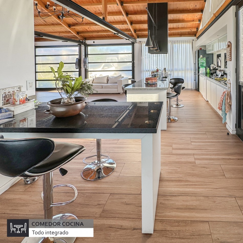()Moderna casa con piscina climatizada en barrio privado. Mar del Plata.