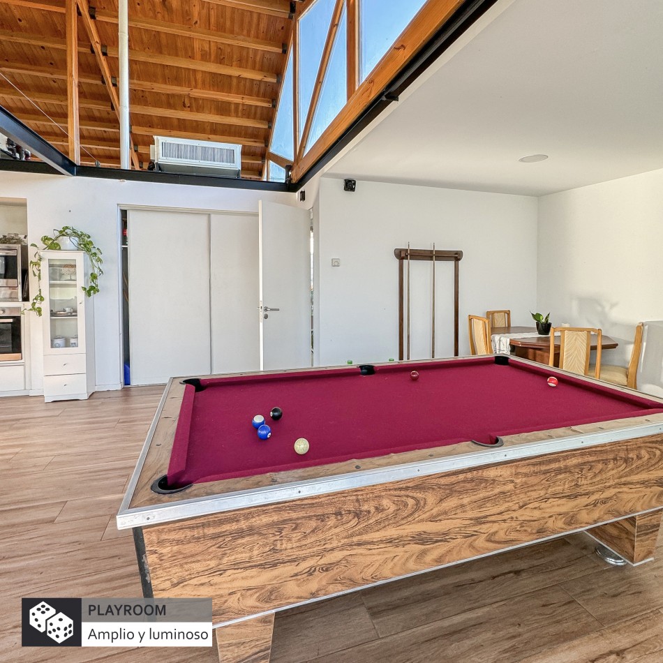 ()Moderna casa con piscina climatizada en barrio privado. Mar del Plata.