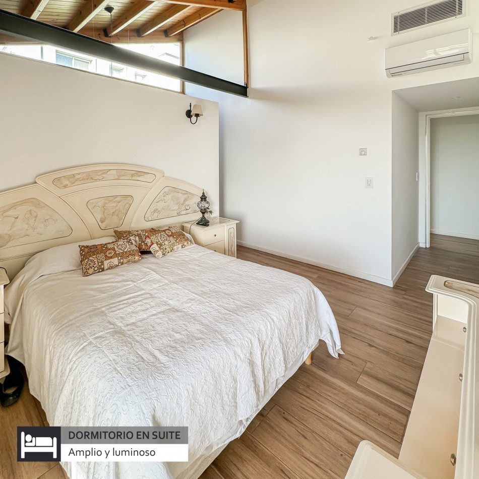 ()Moderna casa con piscina climatizada en barrio privado. Mar del Plata.