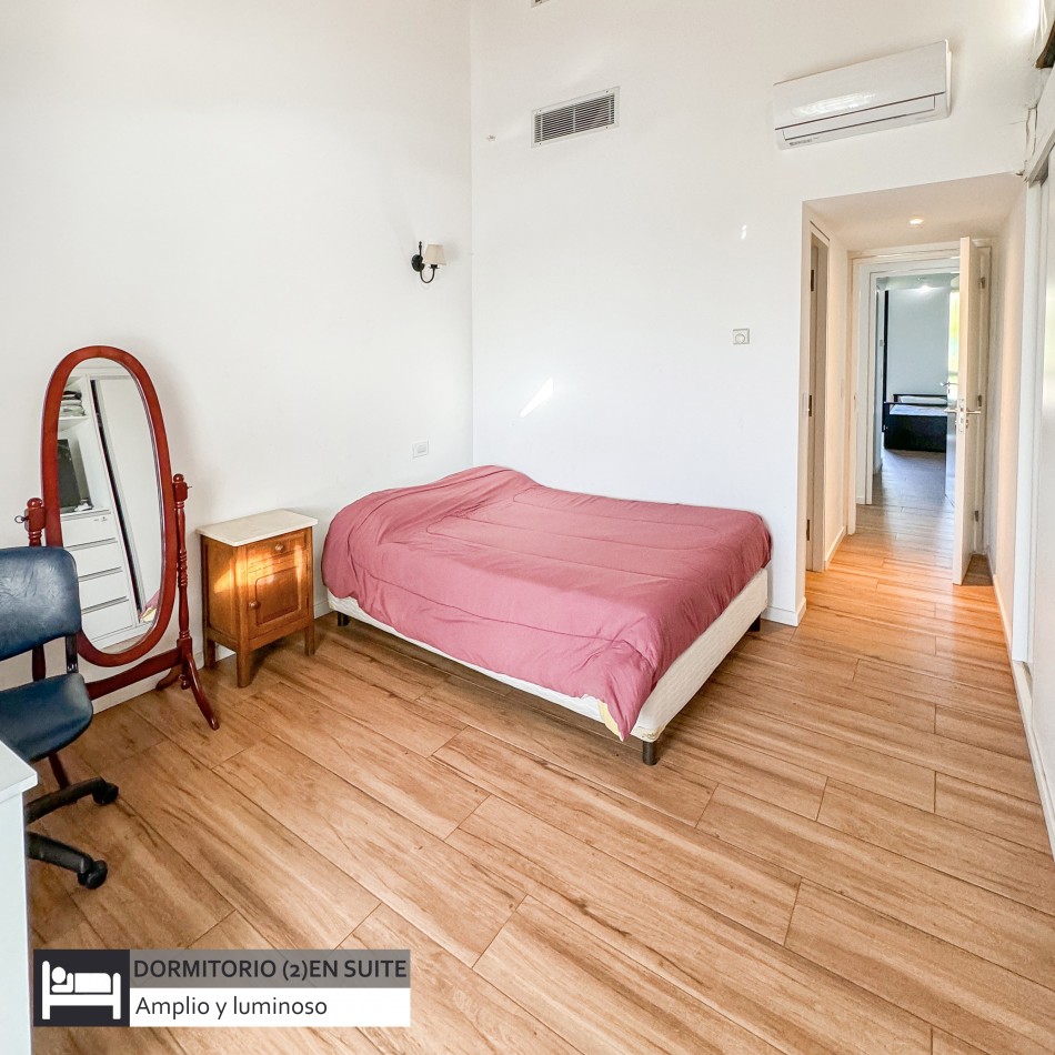 ()Moderna casa con piscina climatizada en barrio privado. Mar del Plata.