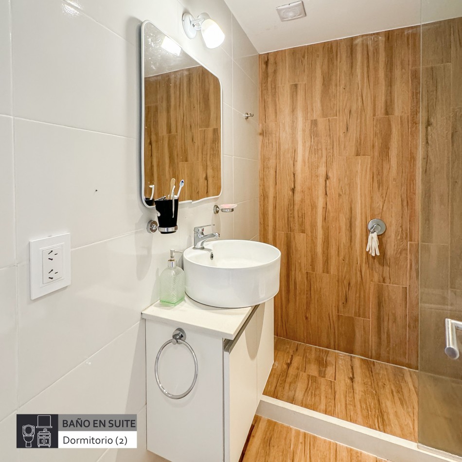()Moderna casa con piscina climatizada en barrio privado. Mar del Plata.