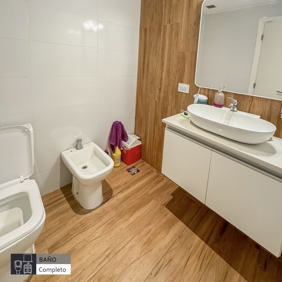 ()Moderna casa con piscina climatizada en barrio privado. Mar del Plata.
