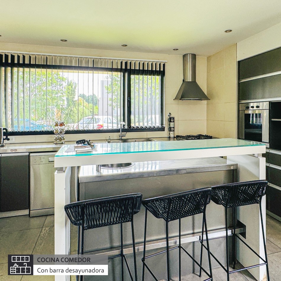 Moderna casa con piscina climatizada en barrio privado Arenas del Sur. Mar del Plata.