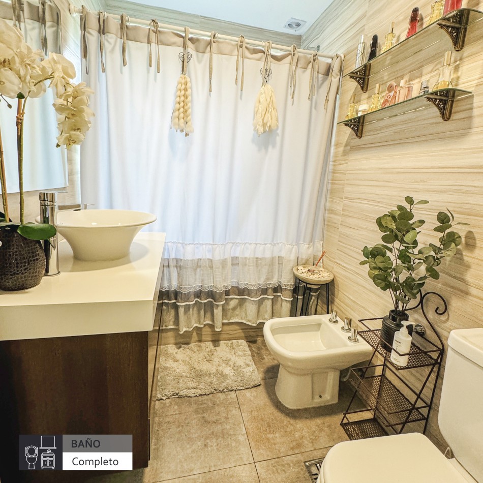 Moderna casa con piscina climatizada en barrio privado Arenas del Sur. Mar del Plata.