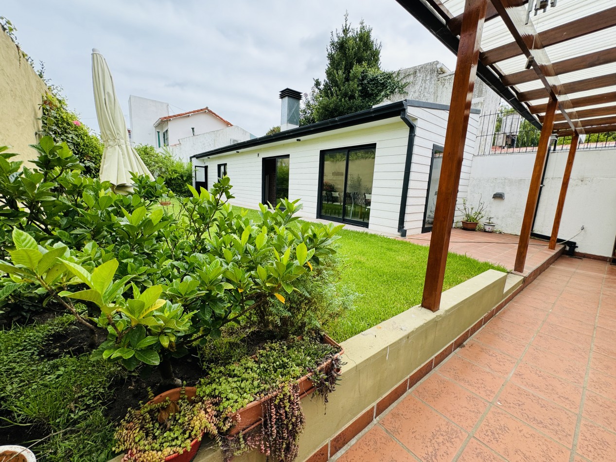 Excelente casa con parque en la mejor zona de La Perla. Mar del Plata.
