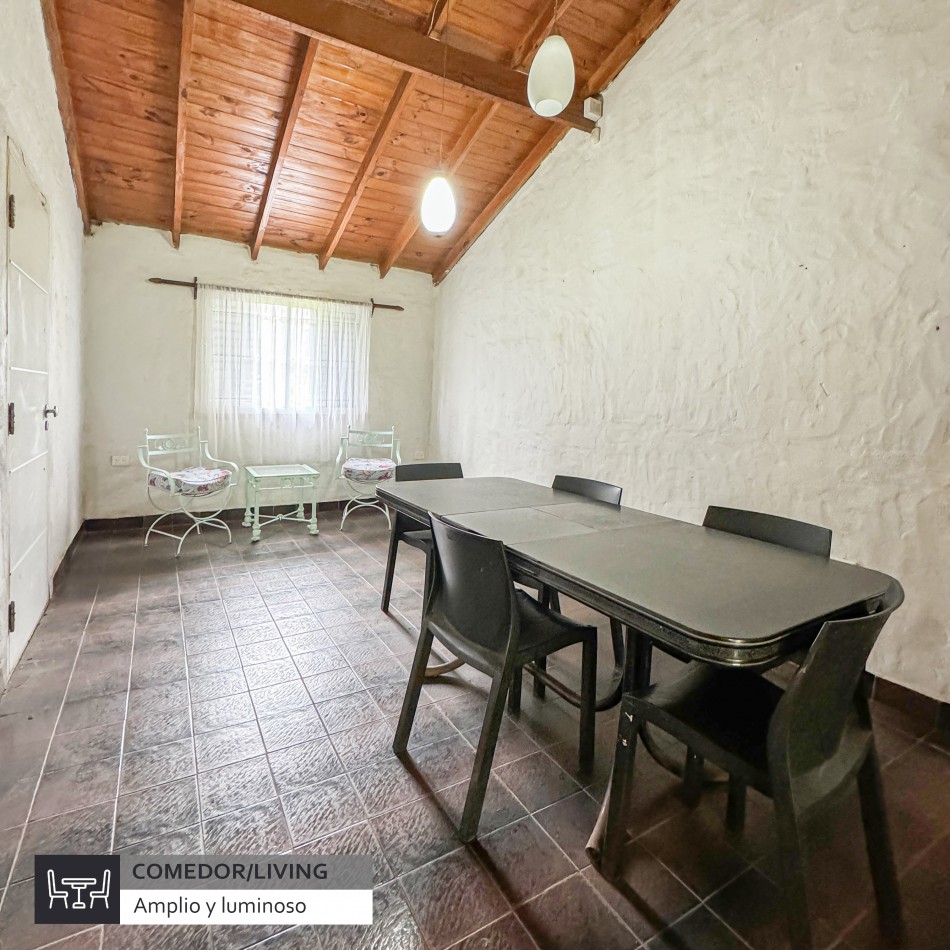 CASA CON GRAN PARQUE EN LO MEJOR DE LOS ACANTILADOS A CUATRO CUADRAS DEL MAR.