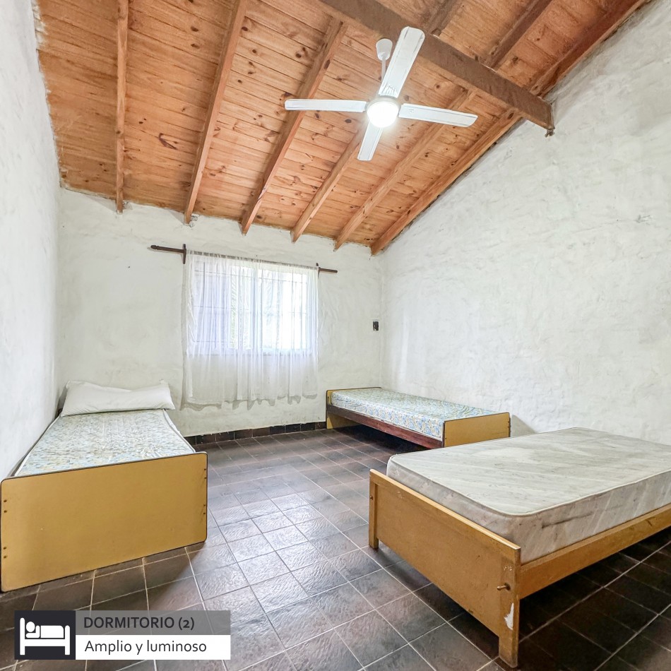CASA CON GRAN PARQUE EN LO MEJOR DE LOS ACANTILADOS A CUATRO CUADRAS DEL MAR.