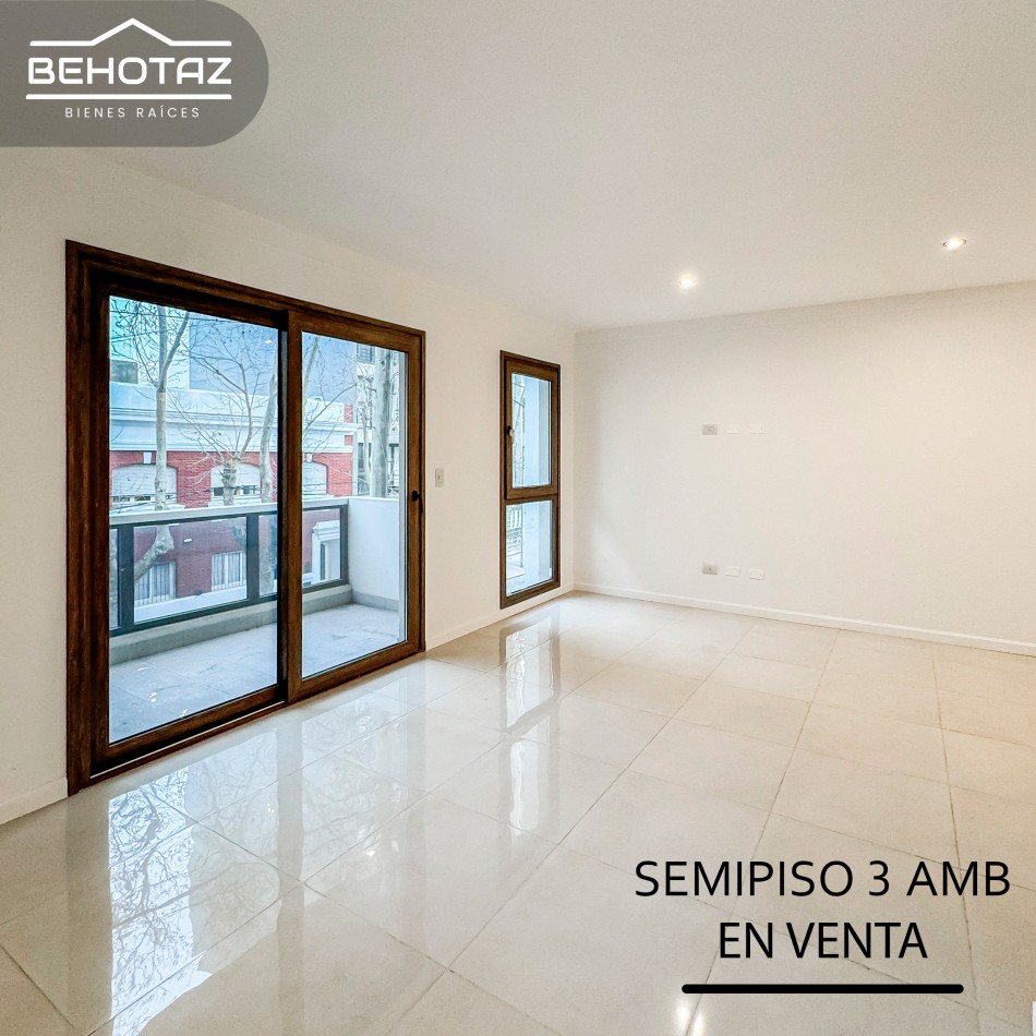 SEMIPISO DE TRES AMBIENTES CON COCHERA A ESTRENAR