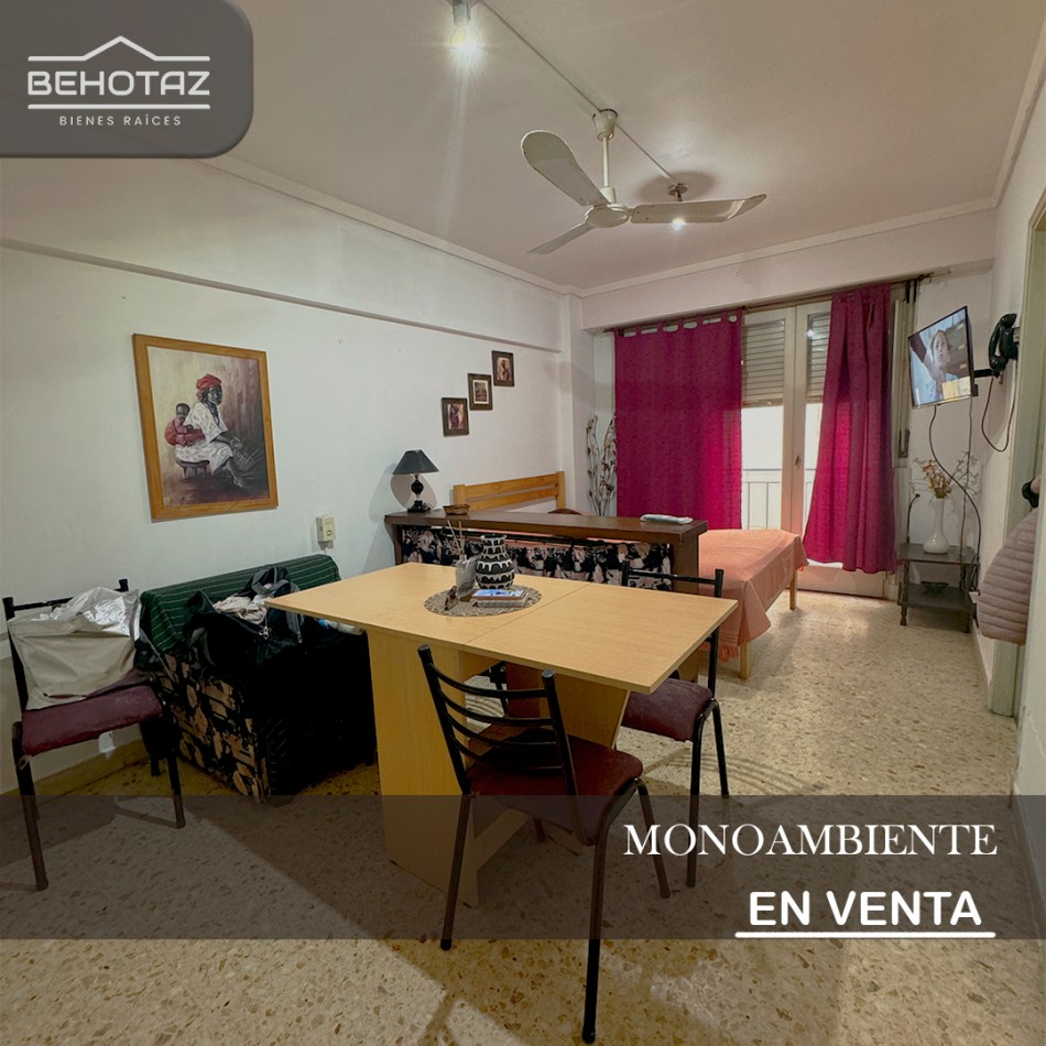 DEPARTAMENTO DE UN AMBIENTE INTERNO A UNA CUADRA DEL MAR.
