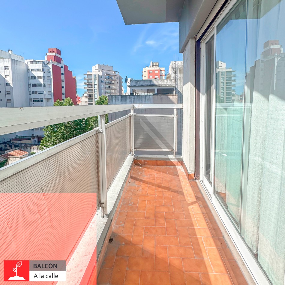 DEPARTAMENTO 2 AMBIENTES CON BALCON A LA CALLE A POCOS METROS DEL MAR.