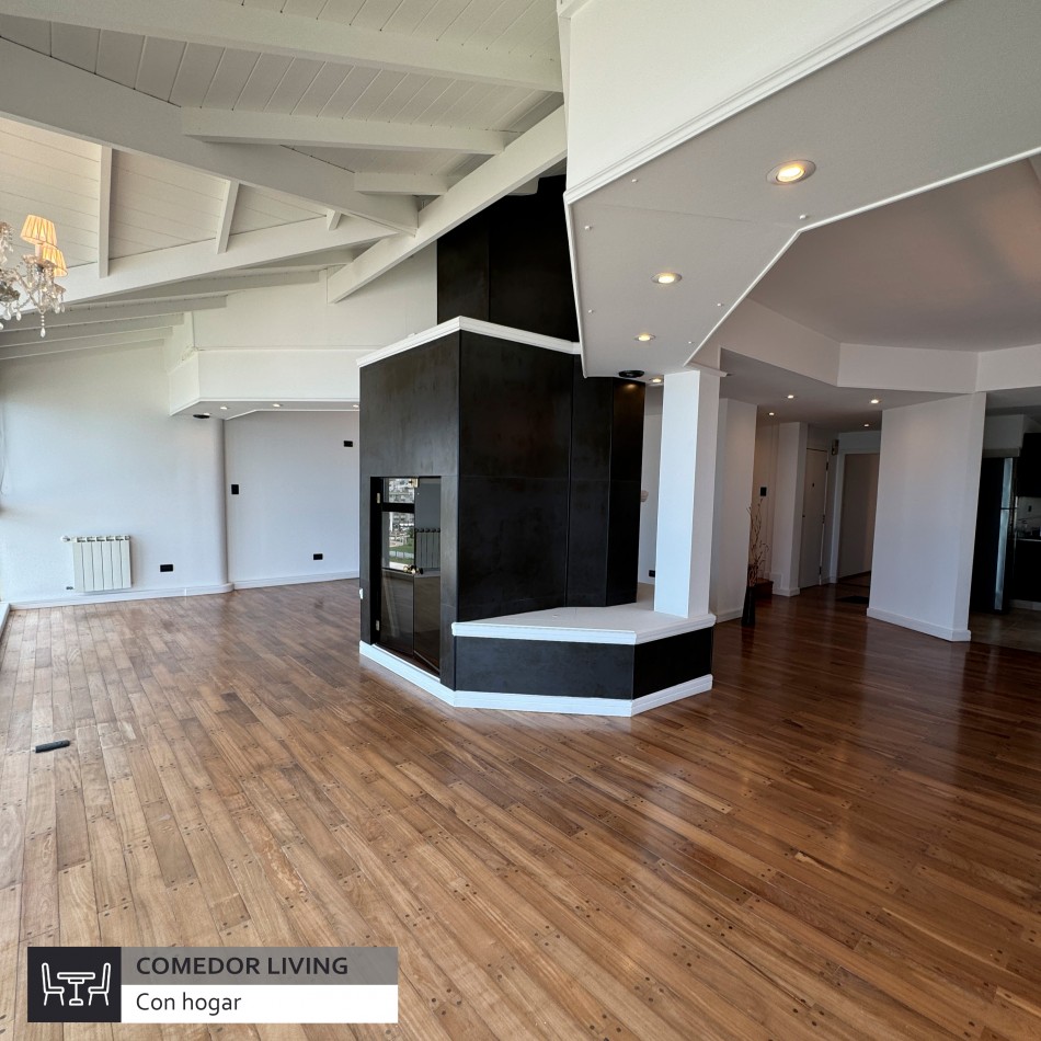 Excelente departamento en duplex de 5 ambientes con vista plena al mar. La Perla. Mar del Plata