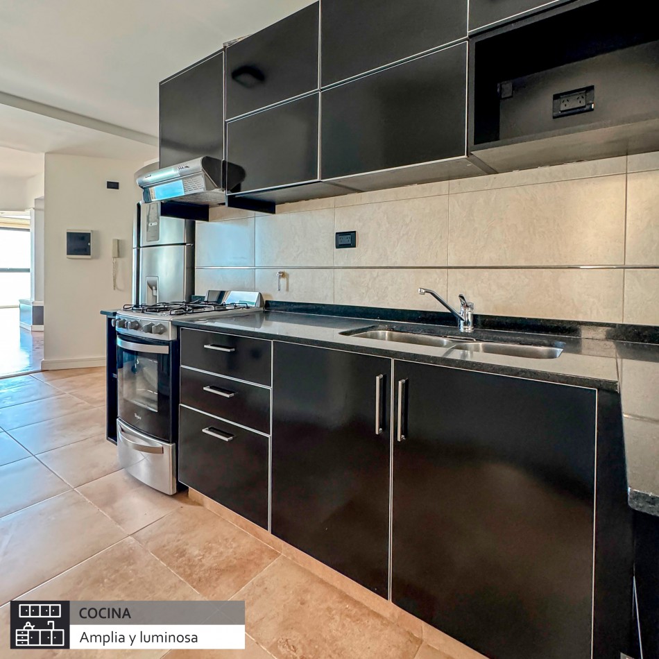 Excelente departamento en duplex de 5 ambientes con vista plena al mar. La Perla. Mar del Plata