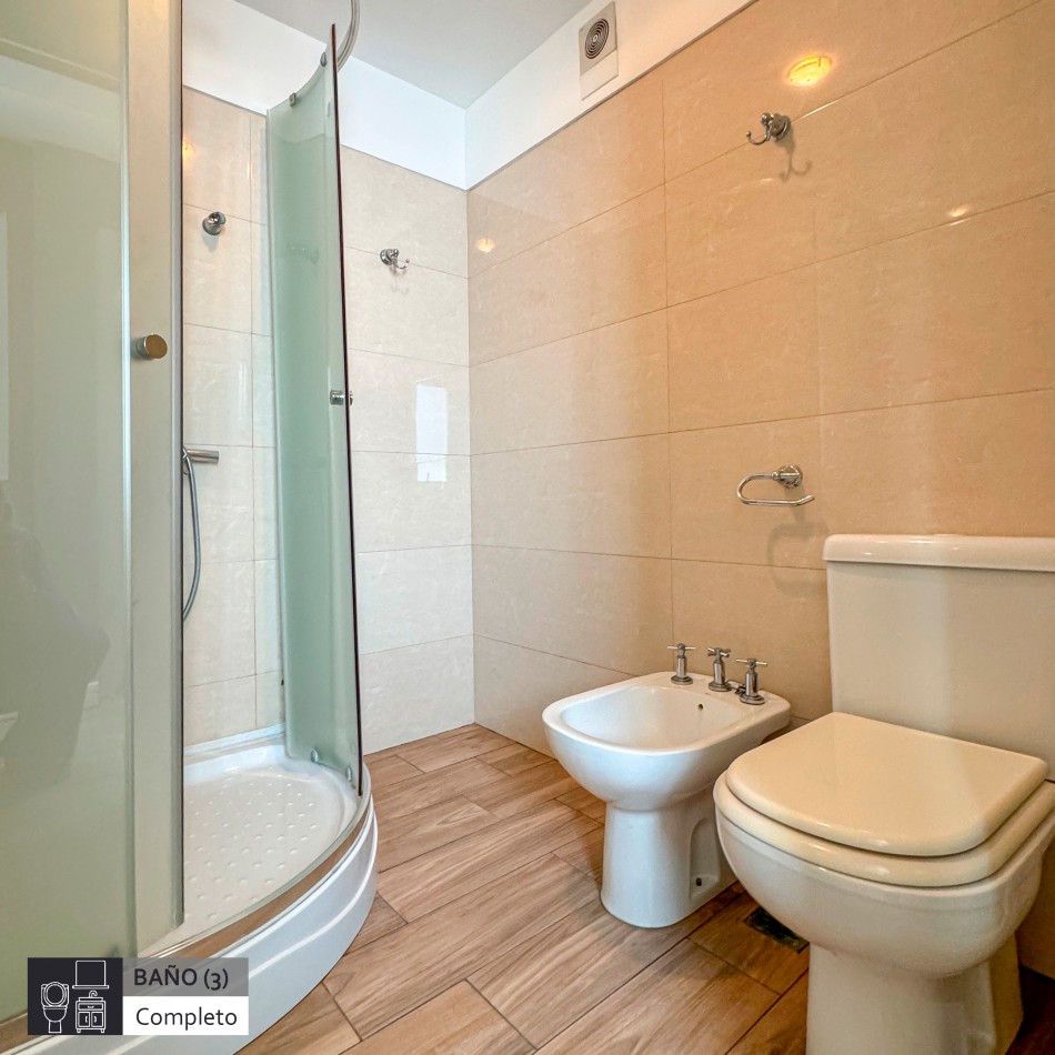 Excelente departamento en duplex de 5 ambientes con vista plena al mar. La Perla. Mar del Plata