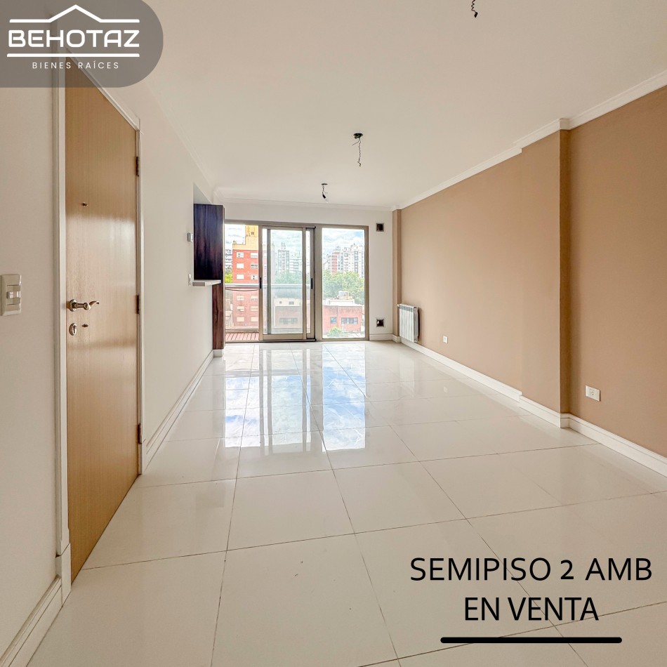 DEPARTAMENTO DE DOS AMBIENTES CON BALCON A LA CALLE Y COCHERA. MAR DEL PLATA