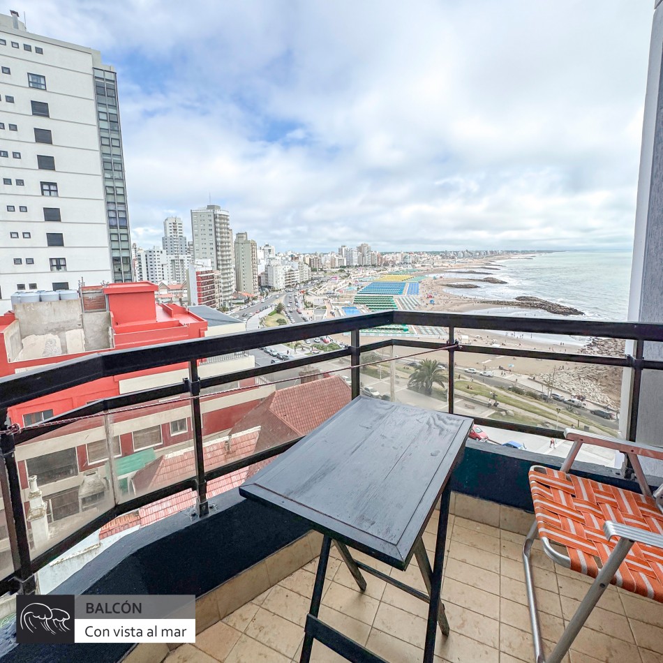 SEMIPISO DE TRES AMBIENTES CON BALCON A LA CALLE Y VISTA PLENA AL MAR. LA PERLA. MAR DEL PLATA