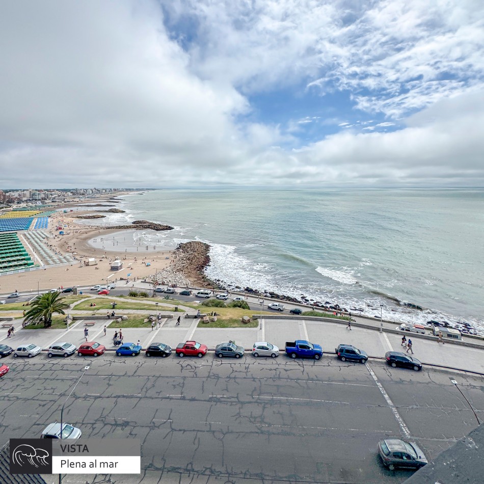 SEMIPISO DE TRES AMBIENTES CON BALCON A LA CALLE Y VISTA PLENA AL MAR. LA PERLA. MAR DEL PLATA