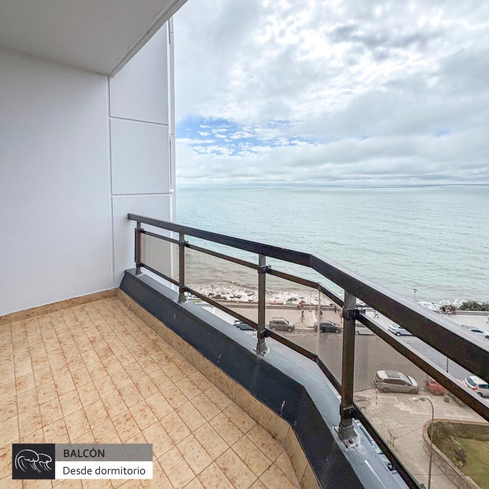 SEMIPISO DE TRES AMBIENTES CON BALCON A LA CALLE Y VISTA PLENA AL MAR. LA PERLA. MAR DEL PLATA