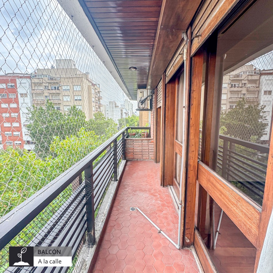 HERMOSO PISO DE CUATRO AMBIENTES CON DEPENDENCIA DE SERVICIO Y DOBLE BALCON. MAR DEL PLATA.